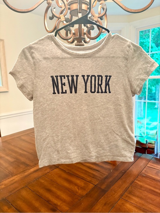 Hollister Tops - Hollister Gray "New York" Graphic Tee - Women Tops